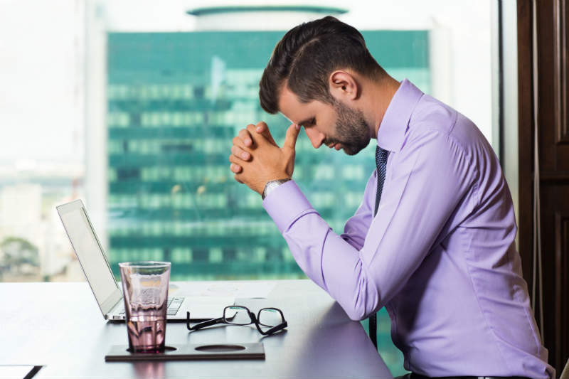 7 PROBLEMAS CAUSADOS POR COMPUTADORES TRAVANDO